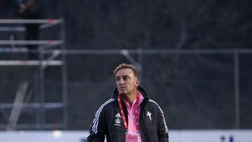 El entrenador Carlos Carvalhal, en los proleg¨®menos del partido entre el Gernika y el Celta.