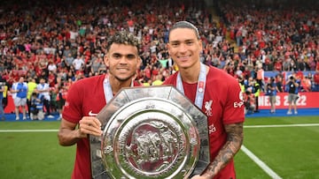 Luis Díaz y Darwin, pie y medio fuera del Liverpool