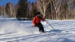 Chiranu Hoshino descendiendo por las laderas de Kitataitsetsu (Hokkaido).