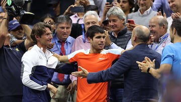 Alcaraz, con Juan Carlos Ferrero (entrenador) y Albert Molina (mánager).