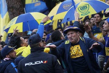 El banderazo de la afición de Boca Juniors en Madrid