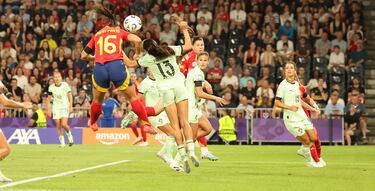 Cristina Martín-Prieto remata de cabeza desde muy cerca al centro de la portería. Asistencia de Salma Paralluelo con un centro al área tras un saque de esquina.