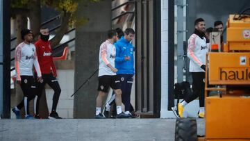 Celades, con Florenzi, en el primer entrenamiento del italiano. 