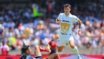 Pumas forward Juan Dinenno and Maximiliano Meza of Monterrey during a Liga MX match Estadio Olimpico Universitario on 17 April.