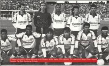 De la misma edición 93, se hace una exposición del onceno que hizpo parte del equipo en el año 90.