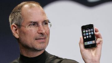 La historia detrás del único botón frontal del iPhone: Jobs quería dos