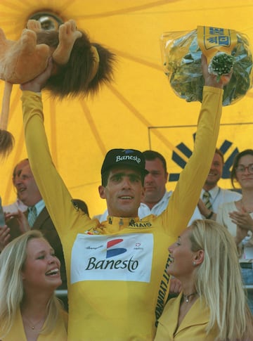 España tiene un total de 12 victorias en el Tour de Francia, colocándose en la tercera posición de los países que más tienen esta competición. El primer ciclista que conquistó el Tour fue Federico Martín Bahamontes, en el año 1959, consiguiendo en seis ocasiones el Gran Premio de la Montaña. Otros como Luis Ocaña en el 1973 o Pedro Delgado en el 1988 también lo lograron.Pero la etapa dorada de España llegó desde el año 1991 hasta el 95, con los cinco Tour consecutivos de Miguel Induráin, considerado uno de los mejores ciclistas de la historia. Alberto Contador es el segundo español que más Tour tiene, con dos, conquistados en el año 2007 y 2009. Completan este palmarés Óscar Pereiro (2006) y Carlos Sastre (2008).