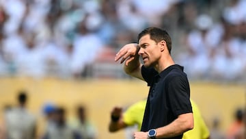 Xabi Alonso, hace un gesto durante el partido.