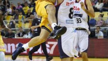 Brad Newley y Juanjo Triguero.