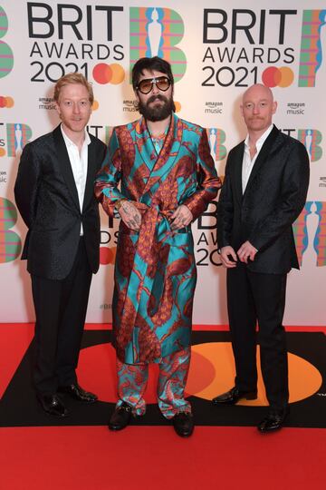 James Johnston, Simon Neil y Ben Johnston 