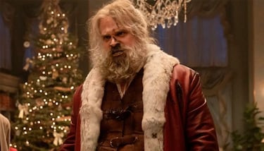 Noche de paz 2 en marcha: David Harbour seguirá repartiendo galletas como Santa Claus