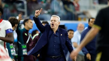 INGLEWOOD, CALIFORNIA - MARCH 20: Head coach Javier Aguirre of Mexico reacts to the lineman during the first half CONCACAF Nations League Semifinal match against Canada at SoFi Stadium on March 20, 2025 in Inglewood, California.   Kevork Djansezian/Getty Images/AFP (Photo by KEVORK DJANSEZIAN / GETTY IMAGES NORTH AMERICA / Getty Images via AFP)