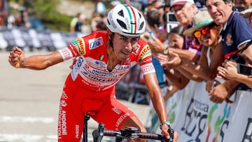 El colombiano Sosa se destapa y triunfa en las Lagunas de Neila