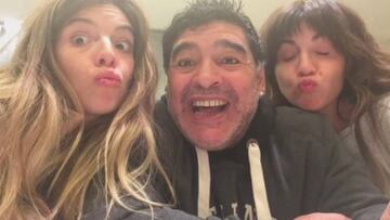 Maradona junto a sus hijas. Imágen: instagram