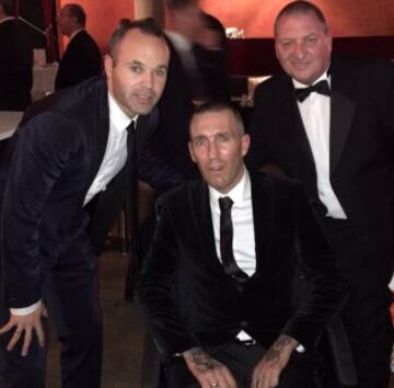 Iniesta y Fernando Ricksen.