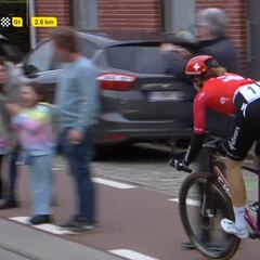Reusser, descalificada en Gante-Wevelgem por rodar por un carril bici