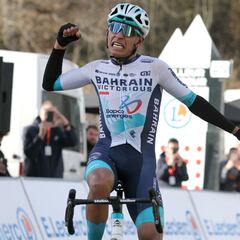 Buitrago gana, Plapp se viste de amarillo y combate nulo entre los favoritos