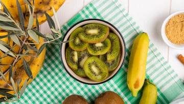 Rich in vitamin C and antioxidants, kiwi strengthens the immune system, improves digestion, and becomes a must-have in the colder months.