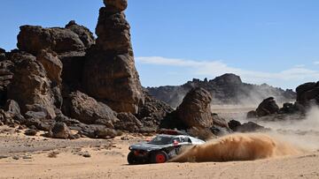 Ekstrom con el Audi por las dunas.