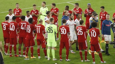 El Bayern hace el pasillo al Sevilla.