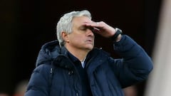 Mourinho admits Spurs "in trouble with injuries"