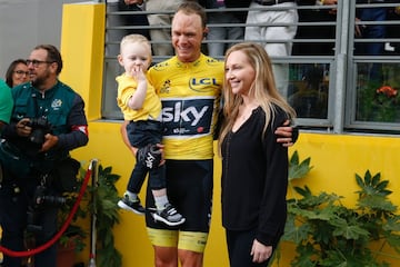 El hijo de Froome se roba el show en la premiación del Tour