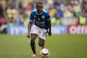 El colombiano lleva ya cinco torneos afianzado en la ofensiva de los Gallos y estará jugando de nueva cuenta como delantero ante la salida de Emanuel 'Tito' Villa a Celaya.