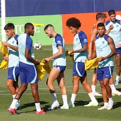 Quique, primera piedra