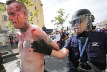 Brutal images of warring football fans in Marseille