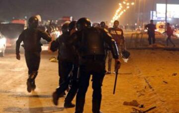 Graves incidentes en El Cairo entre la pol¨ªcia y ultras antes del partido Zamalek-ENPPI. Hay, al menos, 14 personas fallecidas.