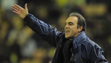 <b>EXIGENTE. </b>Martín Lasarte ha alertado a sus jugadores de los peligros de Osasuna.