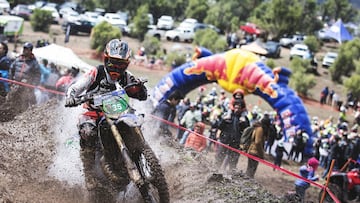 Competitor performs during Red Bull Los Andes, at Nido de Condores, Chile on October 1st 2017 // Alfred Jürgen Westermeyer/Red Bull Content Pool // SI201710020114 // Usage for editorial use only //