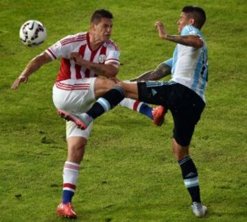 Argentina-Paraguay. Raúl Bobadilla y Marcos Rojo.