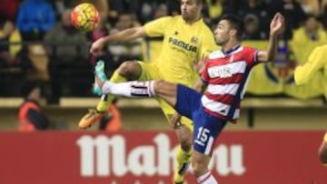 Mario Gaspar durante un partido contra el Granada.
