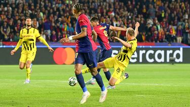 Otra vez el polaco. Fermín espero cuando Raphinha parecía en una posición ideal y la dejó atrás hacia el delantero, que no falló.