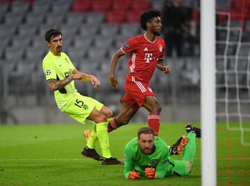 El bombo de la Champions 2020-21 emparej¨® al Atl¨¦tico con el Bayern, actual campe¨®n, el Lokomotiv y el Salzburgo. A priori, el equipo alem¨¢n y el espa?ol part¨ªan como claros favoritos. El equipo de Simeone visit¨® M¨²nich el 21 de octubre y sufri¨® un 4-0 que escoci¨® mucho en el vestuario rojiblanco, ya que no hubo tanta diferencia en el encuentro entre ambos equipos. El Bayern sac¨® m¨¢ximo rendimiento a sus ocasiones y el Atl¨¦tico, no.