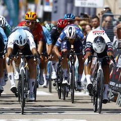 Moschetti se lleva un esprint a tres bandas ante Malucelli y Molano