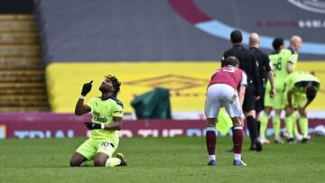 Newcastle United's French midfielder Allan Saint-Maximin celebrates winning the English Premier League football match between Burnley and Newcastle United at Turf Moor in Burnley, north west England on April 11, 2021. (Photo by STU FORSTER / variou
