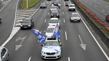 Aficionados del Depor desfilan en sus coches