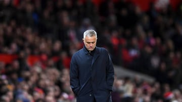 José Mourinho sufre por las malas decisiones en el United