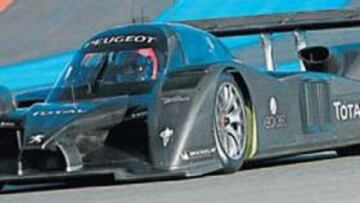 <b>DE CARRERAS. </b>El Peugeot 908 HDi tiene el comportamiento de un auténtico coche de competición