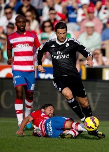 Manuel Iturra participó en la goleada que recibió el Granada ante el Real Madrid.