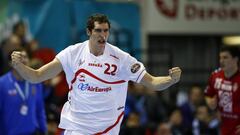 &Aacute;ngel Montoro celebra un gol con la selecci&oacute;n espa&ntilde;ola de balonmano.