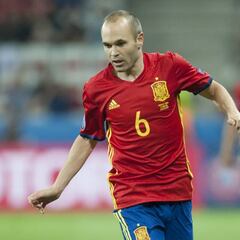 Iniesta, Payet y Xhaka, únicos con dos MVP en la primera fase