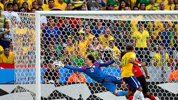 Guillermo Ochoa realizó una atajada histórica a Neymar en el Mundial de Brasil 2014.