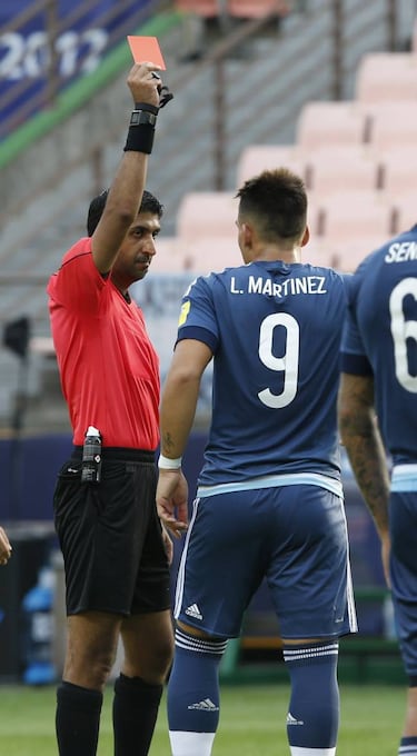 Video referee gives a red card for Argentina star as England win