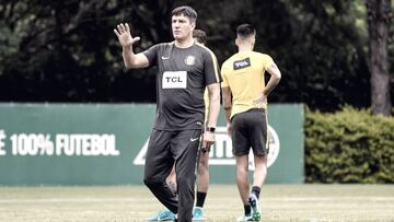 José Chamot sustituye a Leonel Álvarez como DT de Libertad