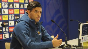 Carlos Vela, jugador mexicano de la Real Sociedad, en rueda de prensa.