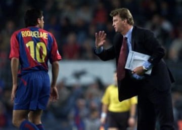 Riquelme con Van Gaal en el Barcelona en 2002.