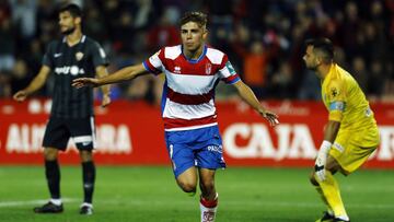 Alejandro Pozo durante un partido con el Granada.